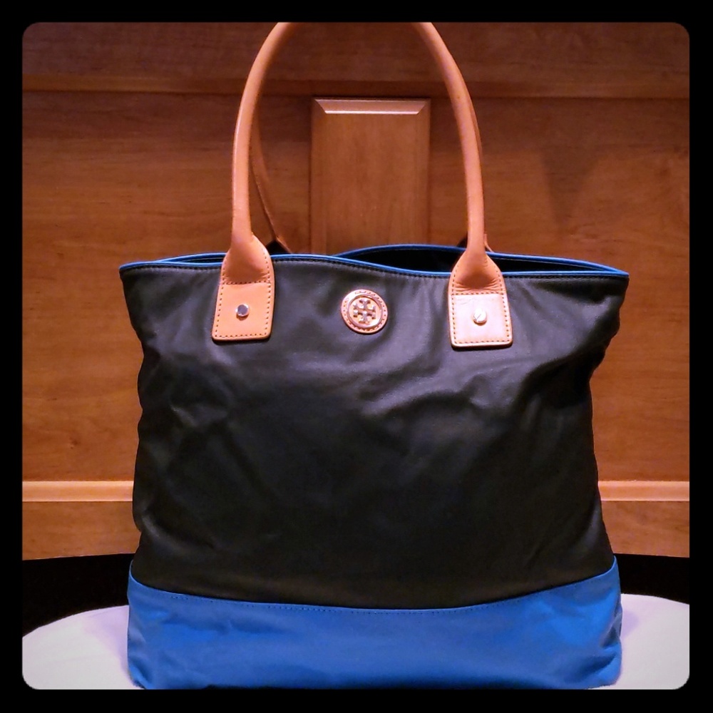 Tory burch bag.